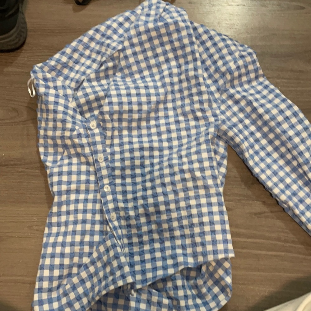 It is a one shoulder chemise. Thick material. Never worn before